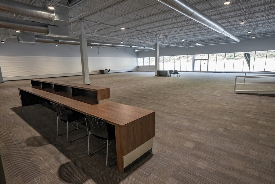 More Photos Of 6798-6816 Big Beaver Blvd, Beaver Falls Light Manufacturing For Lease