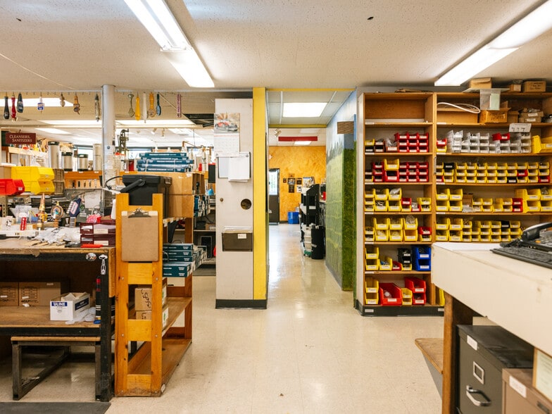 More Photos Of 212-234 SE 12th Ave, Portland Warehouse For Sale