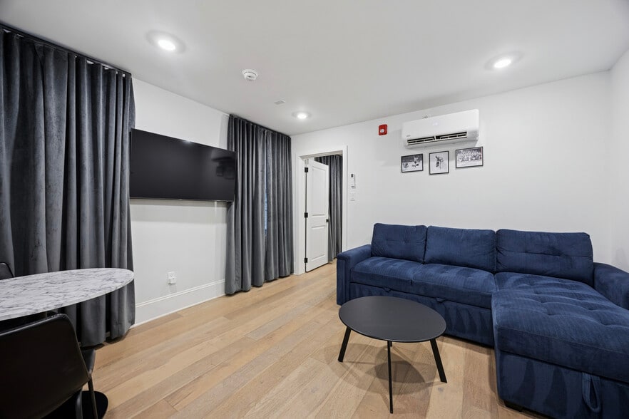 More Photos Of 1325 Spruce St, Philadelphia Hotel For Sale