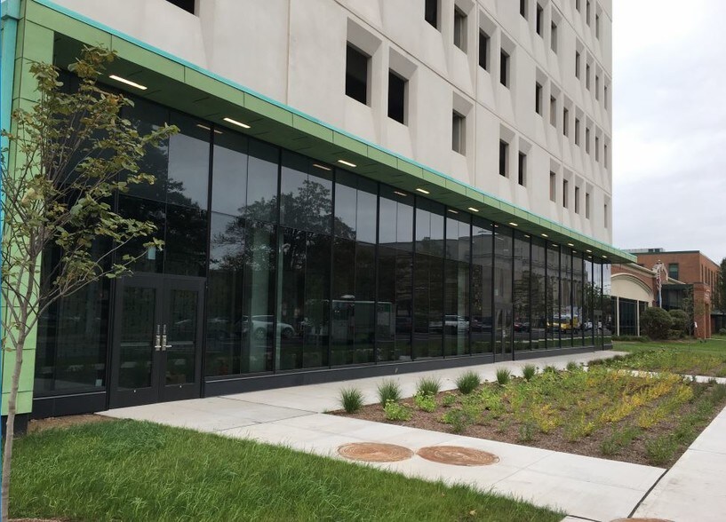 More Photos Of 315 Buckingham St, Hartford Parking Garage For Lease
