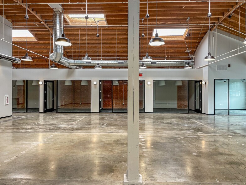 More Photos Of 2014-2058 Broadway, Santa Monica Office For Lease