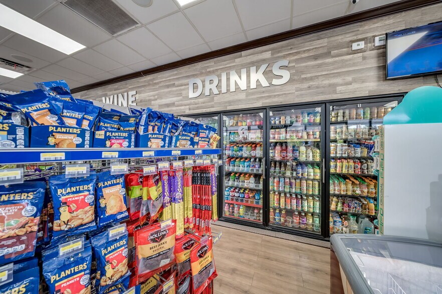 More Photos Of 8291 N University Dr, Tamarac Service Station For Sale