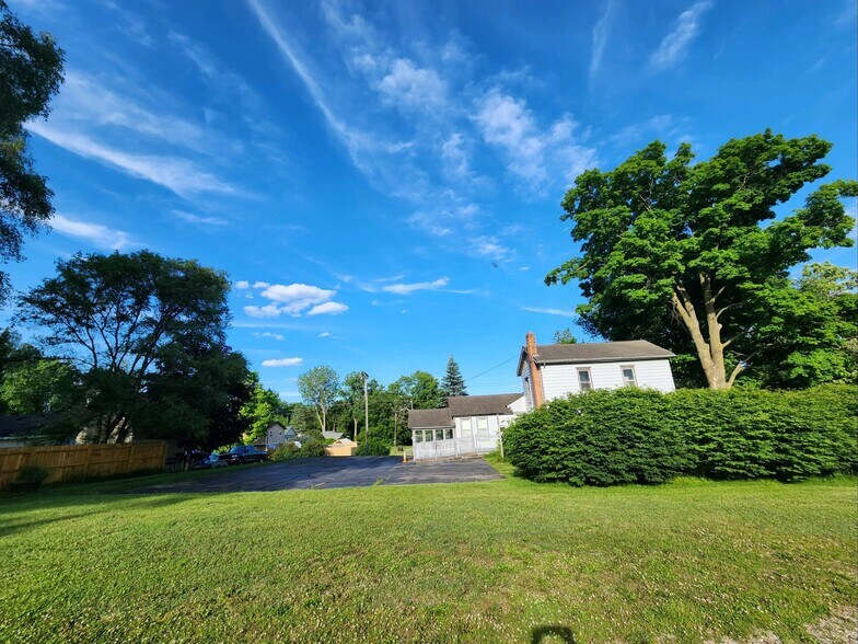 More Photos Of 545 E Main St, Pinckney Office Residential For Sale