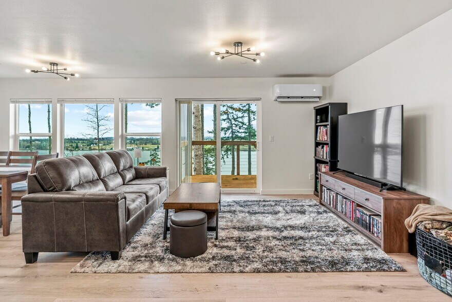 More Photos Of 572 Columbia St, Cathlamet Apartments For Sale