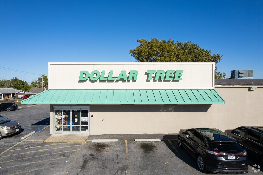 More Photos Of 702 E Main St, Warrenton Storefront Retail Office For Sale