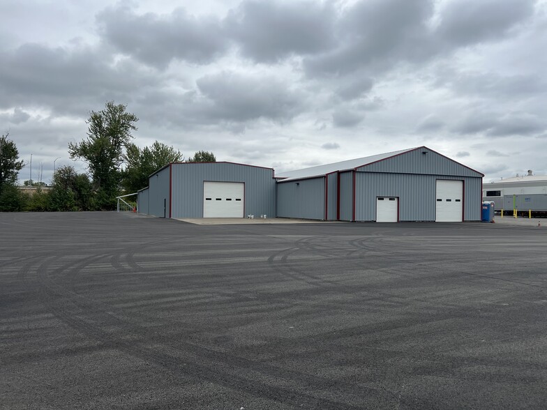 Primary Photo Of 1601 N Columbia Blvd, Portland Warehouse For Lease