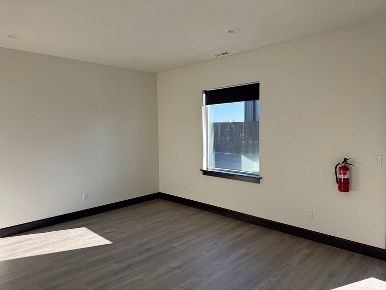 More Photos Of 3092 W Bellanca Ct, Hayden Industrial For Lease