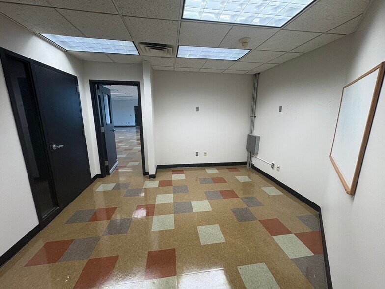 More Photos Of 2600 W 49th St, Sioux Falls Office For Lease