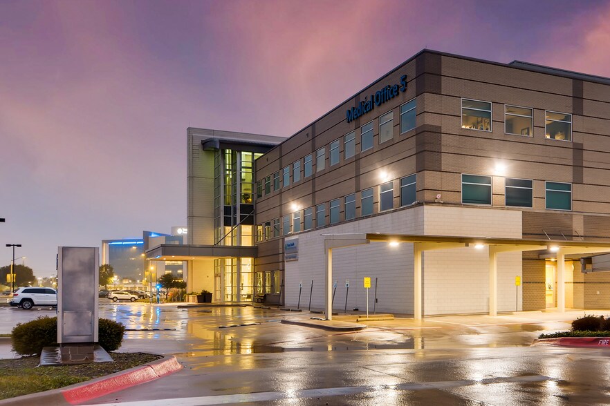 More Photos Of 12001 South Fwy, Burleson Medical For Lease