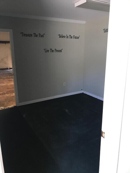 More Photos Of 404 Clubhouse Dr, Pine Lake Warehouse For Sale