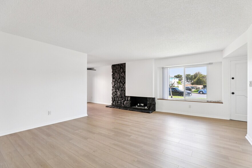 More Photos Of 13561 Arizona St, Westminster Apartments For Sale