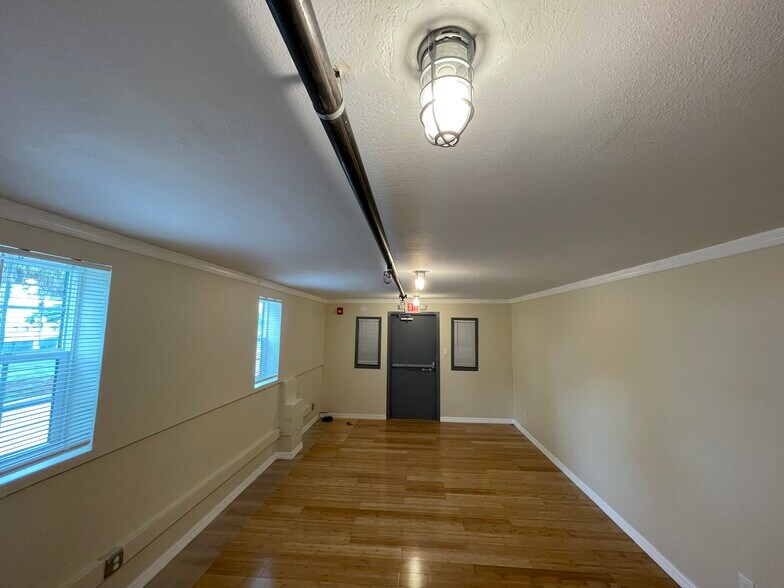 More Photos Of 1942 2nd Ave S, Saint Petersburg Warehouse For Lease