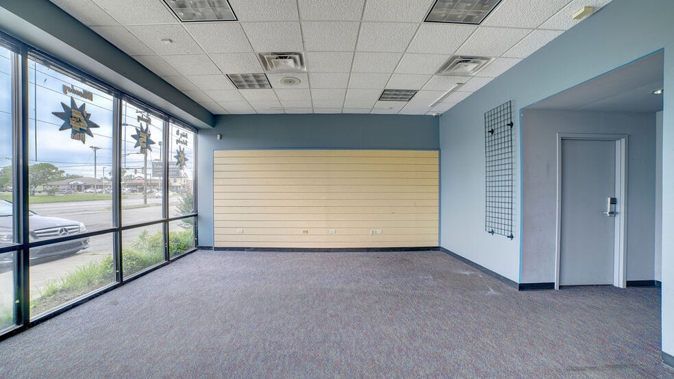More Photos Of 2028 N Main St, Miami Unknown For Lease