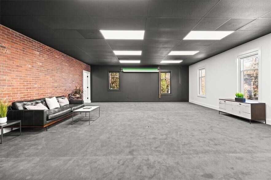 More Photos Of 6111 Peachtree Dunwoody Rd NE, Atlanta Medical For Sale