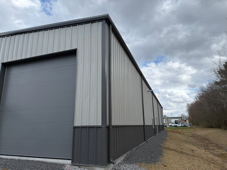 More Photos Of 5350 Enterprise Dr, Paducah Warehouse For Lease