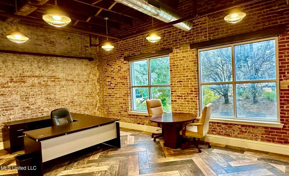 More Photos Of 277 E Pearl St, Jackson Office For Sale