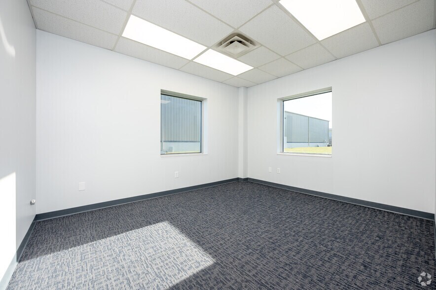 More Photos Of 4036 Perry Blvd, Whitestown Warehouse For Lease