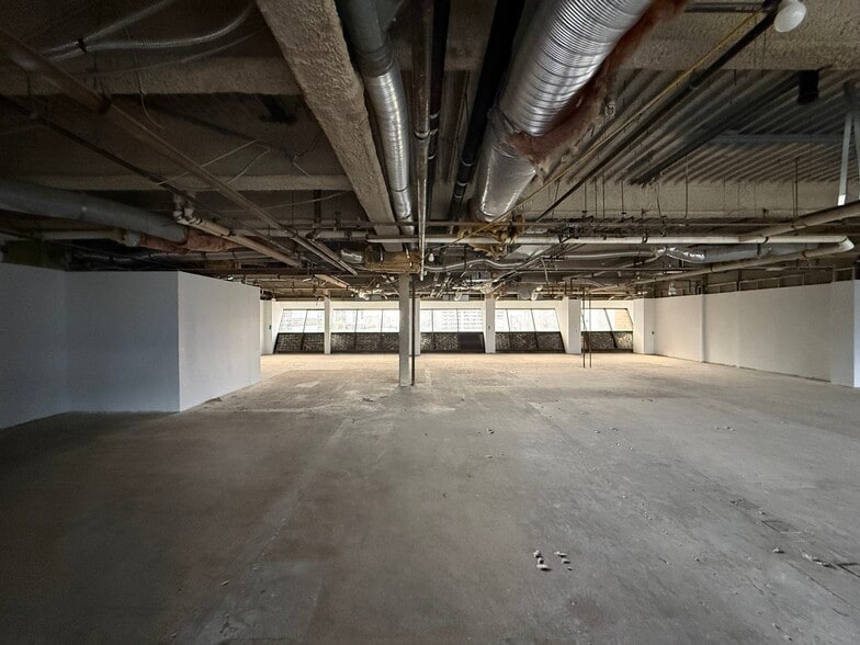 More Photos Of 8737 Beverly Blvd, West Hollywood Medical For Sale