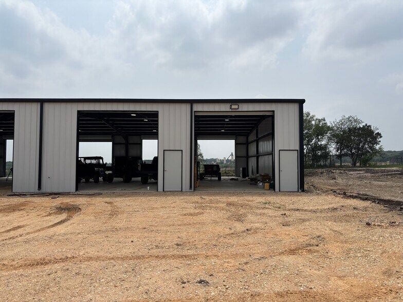 More Photos Of 22156 Old Nacogdoches Rd, New Braunfels Industrial For Lease