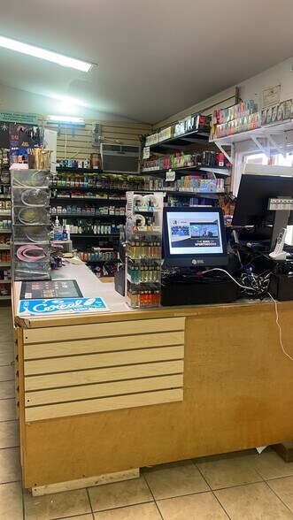 More Photos Of 941 N Main St, Troy Storefront Retail Office For Lease