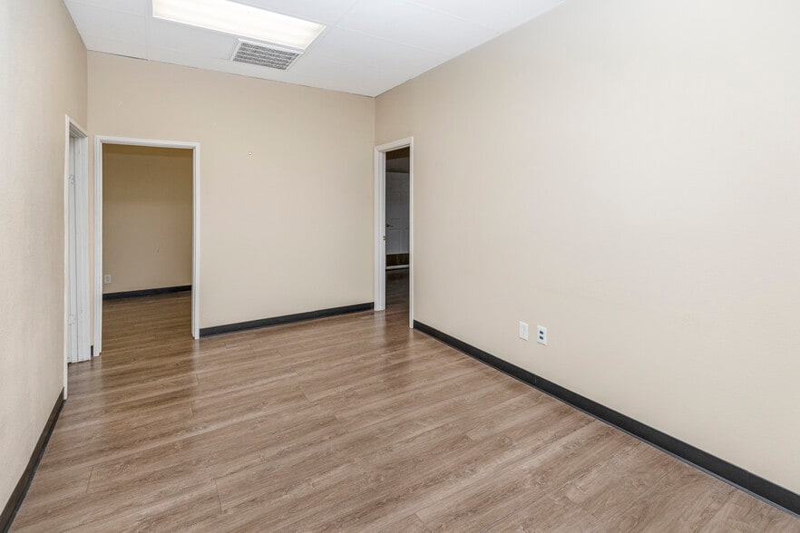 More Photos Of 333 W 18th St, Merced Office For Sale