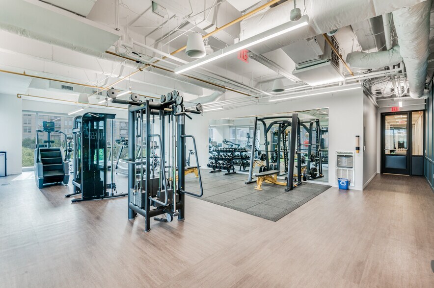 More Photos Of 2323 Victory Ave, Dallas Office For Lease