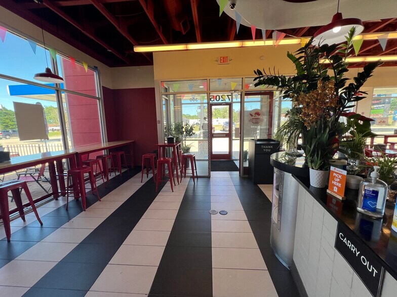 More Photos Of 7205 S Broadway Ave, Tyler Fast Food For Lease