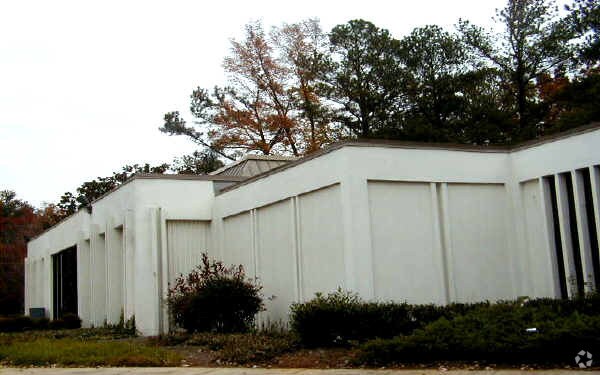 More Photos Of 325 Mount Vernon Hwy NE, Atlanta Bank For Sale
