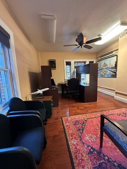 More Photos Of 1026 16th St NW, Washington Apartments For Lease