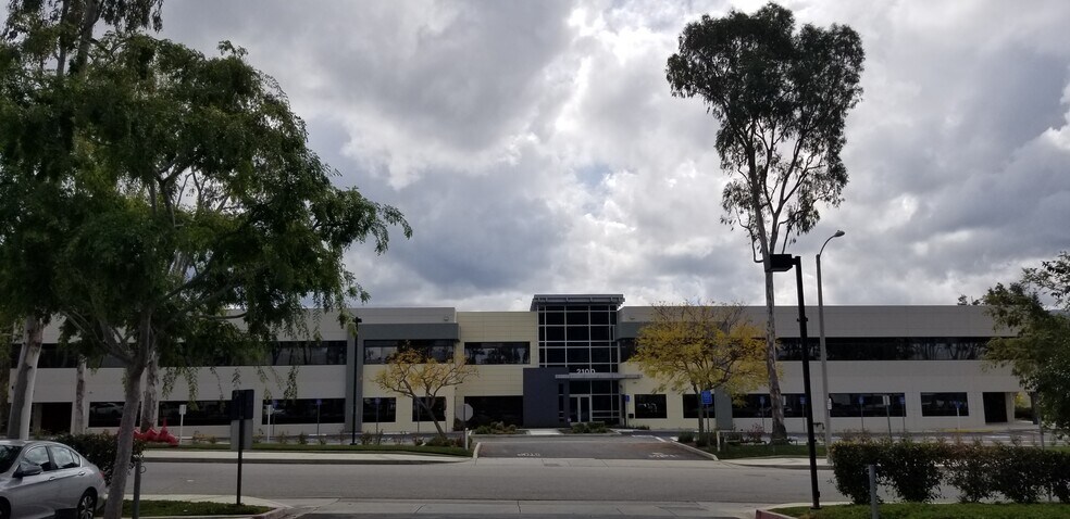 More Photos Of 2100 Corporate Center Dr, Thousand Oaks Medical For Lease