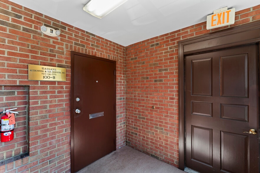 More Photos Of 100-122 E Broad St, Falls Church Office For Sale