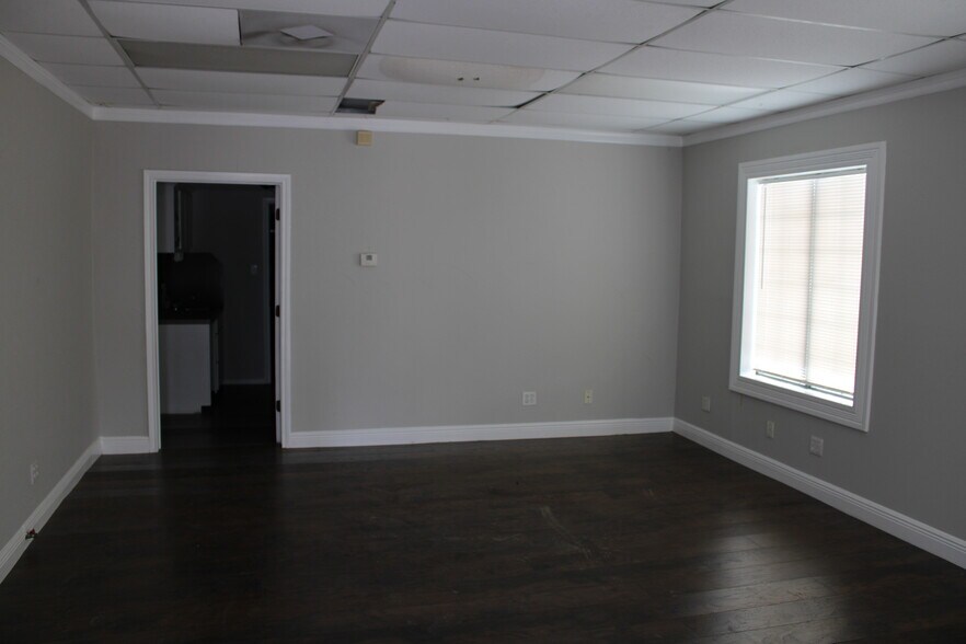 More Photos Of 470-474 S 4th St, Beaumont Industrial For Sale