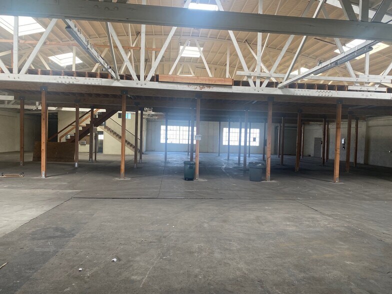 More Photos Of 10487 San Fernando Rd, Pacoima Warehouse For Lease