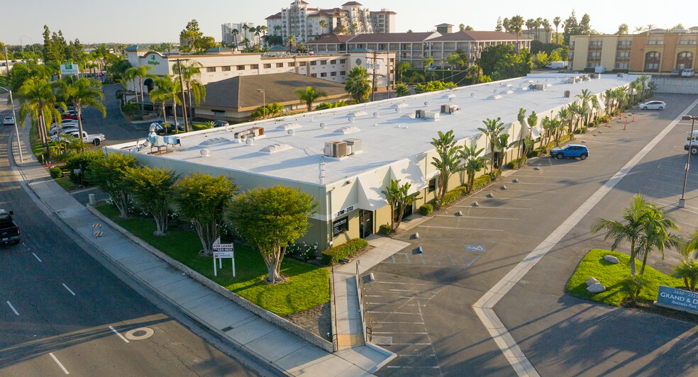More Photos Of 2650-2676 S Grand Ave, Santa Ana Warehouse For Lease