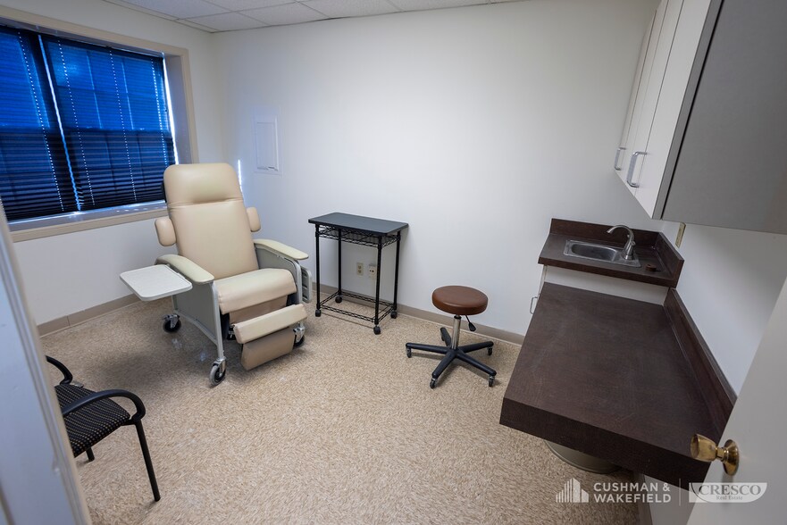 More Photos Of 252 E Broad St, Elyria Office For Sale