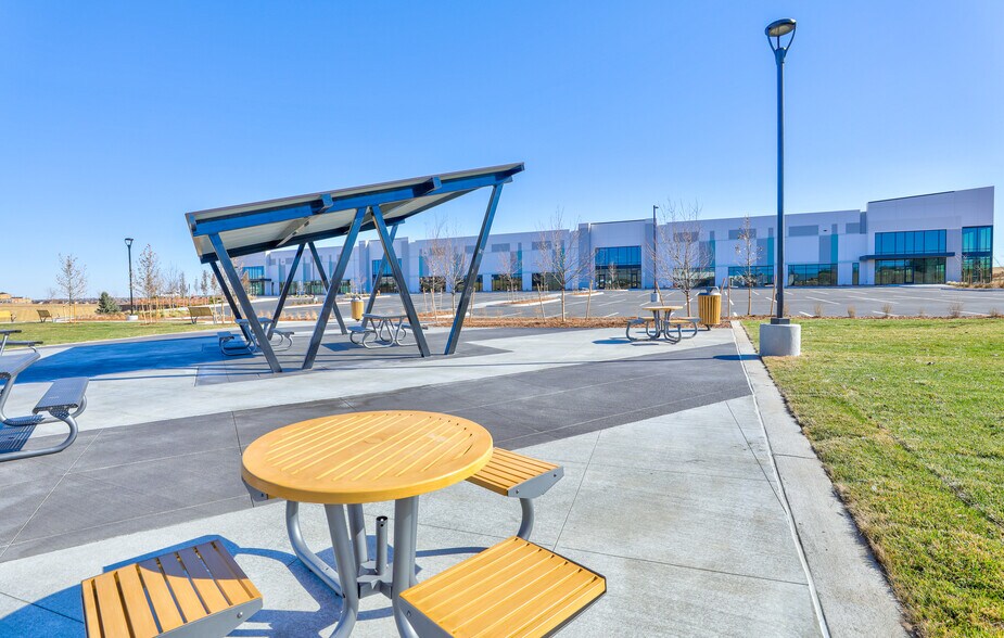 More Photos Of 14820 Compark Blvd, Parker Industrial For Sale