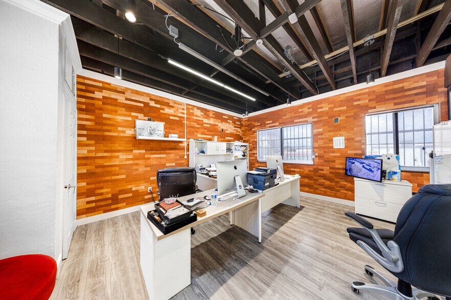 More Photos Of 2081 NW 7th Ave, Miami Warehouse For Sale