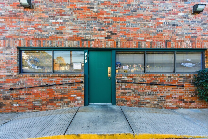More Photos Of 1841 Richmond Ave, Houston Restaurant For Sale