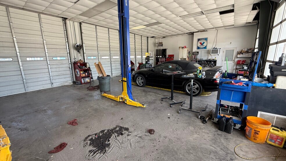 More Photos Of 3919 Highway 25, Montevallo Service For Sale