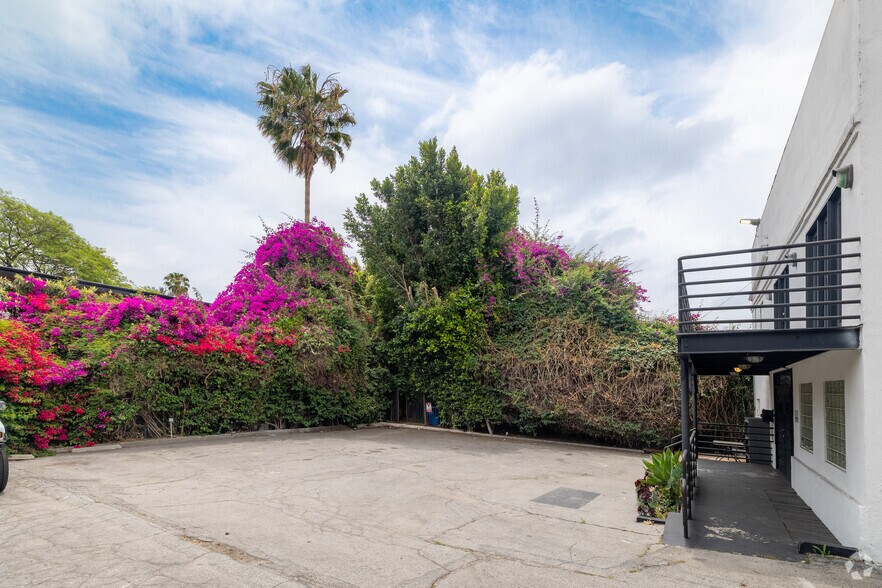 More Photos Of 1952 N Cahuenga Blvd, Los Angeles Movie Radio TVStudio For Lease