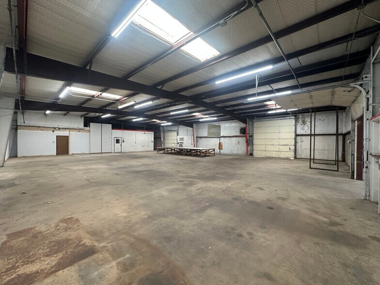 More Photos Of 2421 Thomas Rd, Haltom City Warehouse For Sale