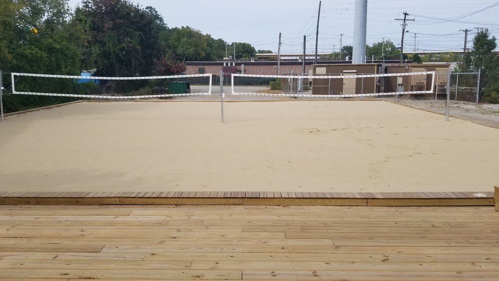 More Photos Of 4002 Jennings Rd, Cleveland Bar For Sale