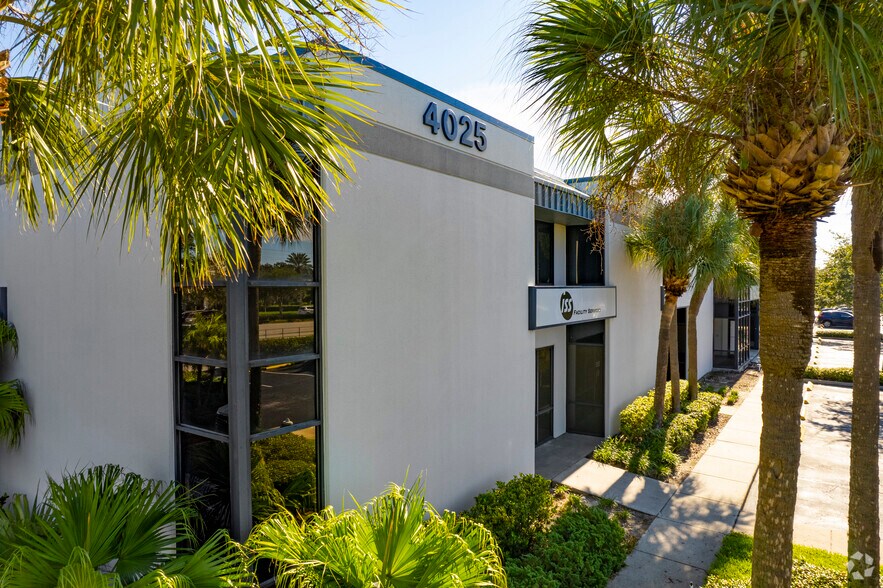 More Photos Of 4023 Tampa Rd, Oldsmar Unknown For Lease