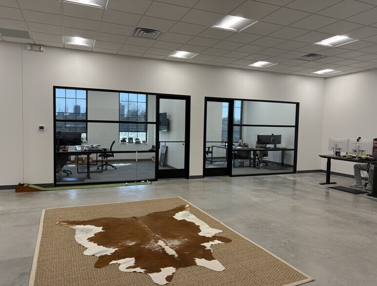 More Photos Of 451 University Dr, Fort Worth Office For Lease