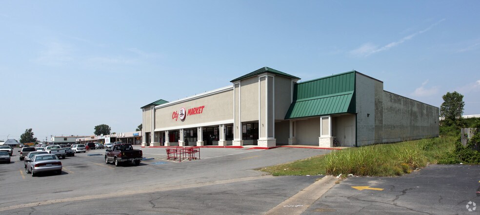 More Photos Of 4109-4155 E Broadway St, North Little Rock General Retail For Lease