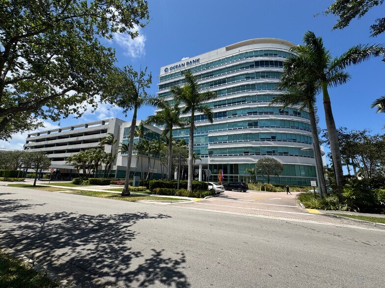 More Photos Of 20900 NE 30th Ave, Aventura Office Residential For Lease