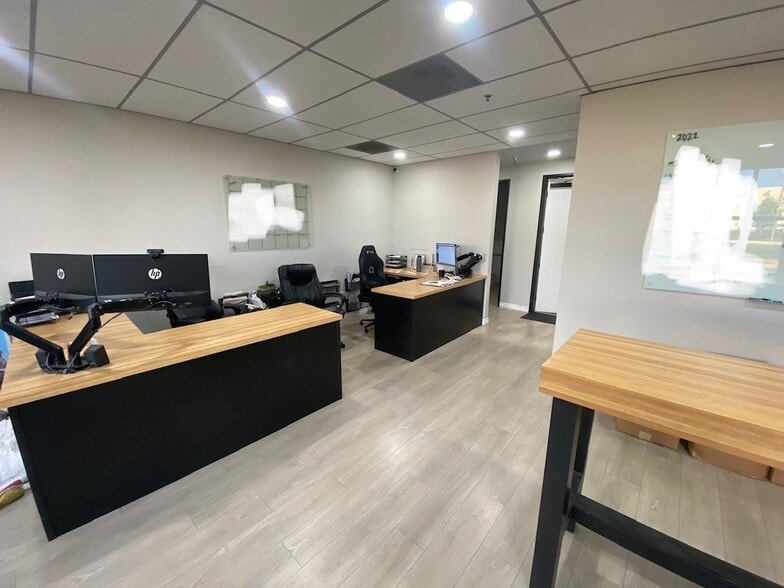 More Photos Of 18451 Collier St, Lake Elsinore Showroom For Lease