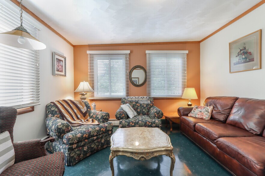 More Photos Of 109 W Lake St, Waupaca Healthcare For Sale