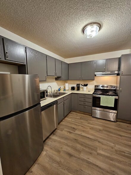 More Photos Of 985 Ivy Ave E, Saint Paul Apartments For Sale