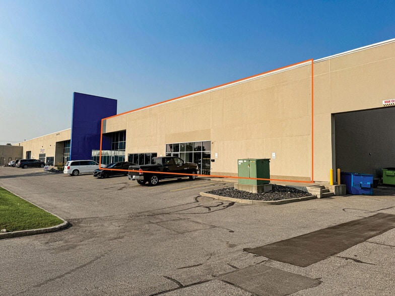 More Photos Of 333 28th St NE, Calgary Warehouse For Sale